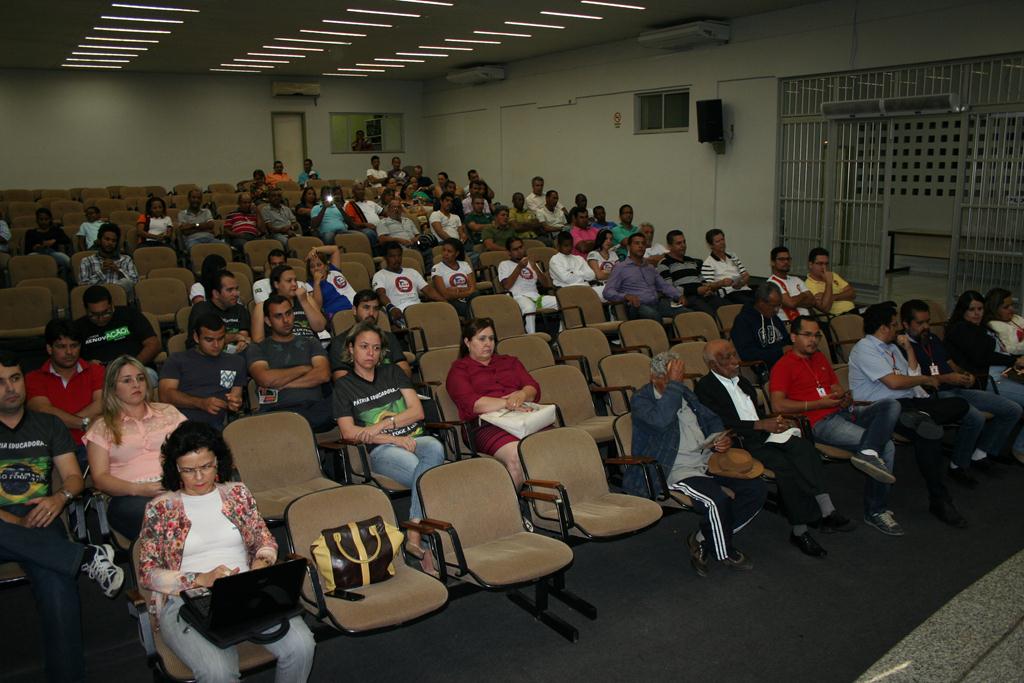 CÂMARA DEBATE TEMAS DE INTERESSE DA COMUNIDADE