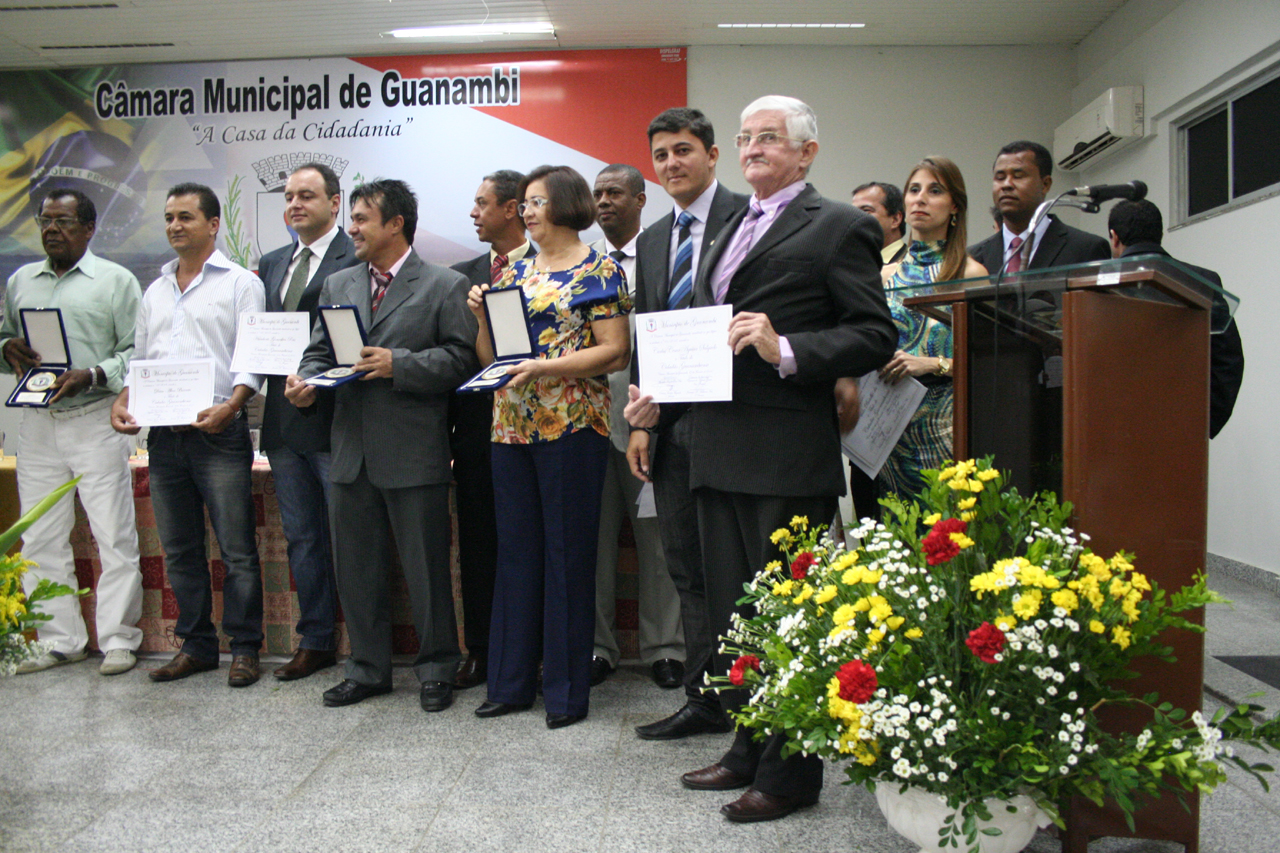 Casa da Cidadania presta homenagens em Guanambi